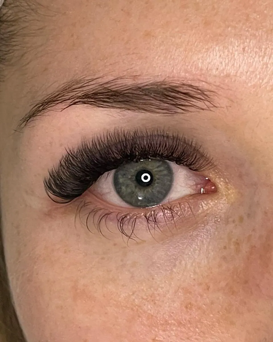 Lash extension set by Mary J Lashes, look 5
