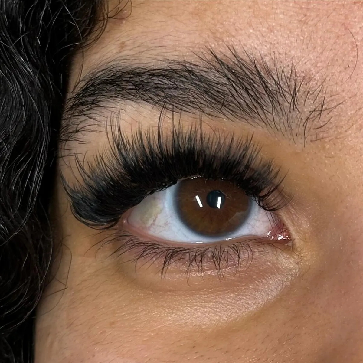 Lash extension set by Mary J Lashes, look 14