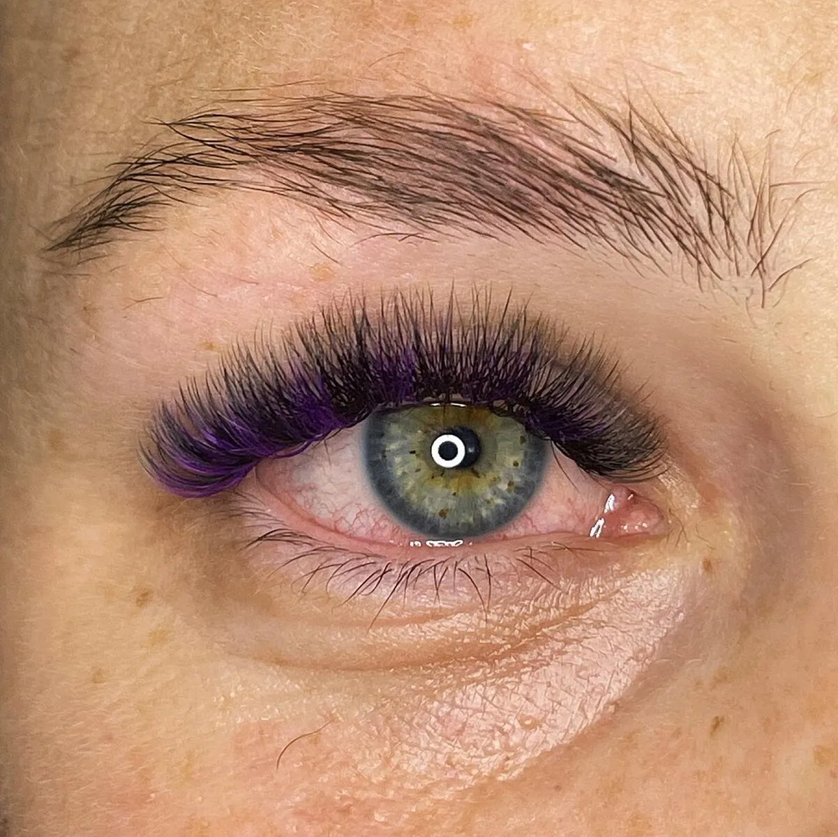 Lash extension set by Mary J Lashes, look 33